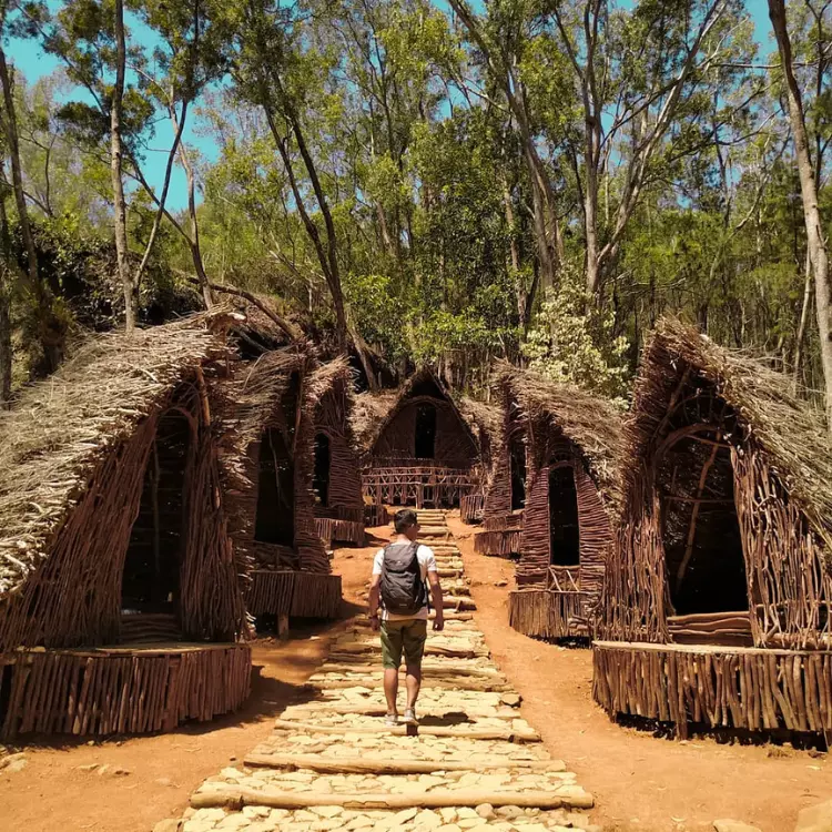 rumah hobbit spot foto