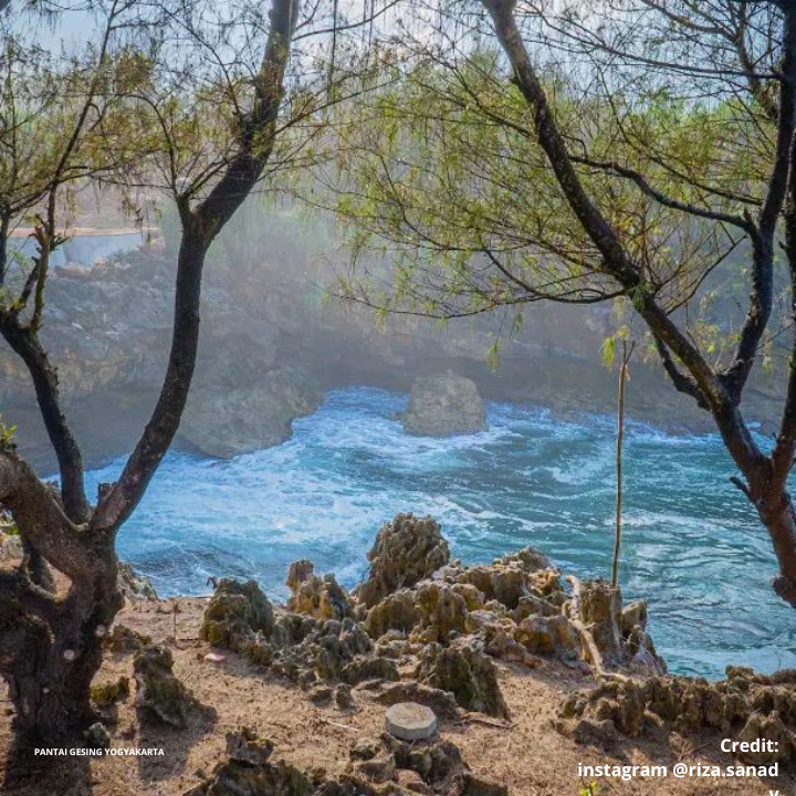 Pantai Gesing Gunung Kidul