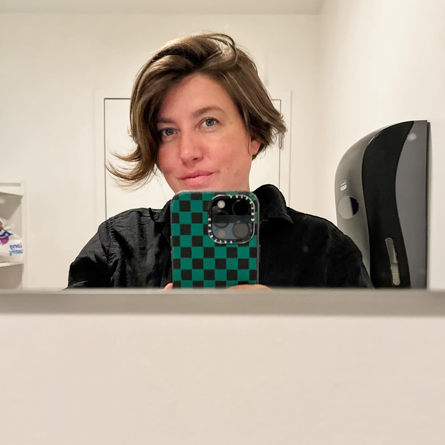 An office bathroom selfie to say this is what I look like now. In case I see you at Gen Con next week, you forgot, or you just miss my face. 😘😘